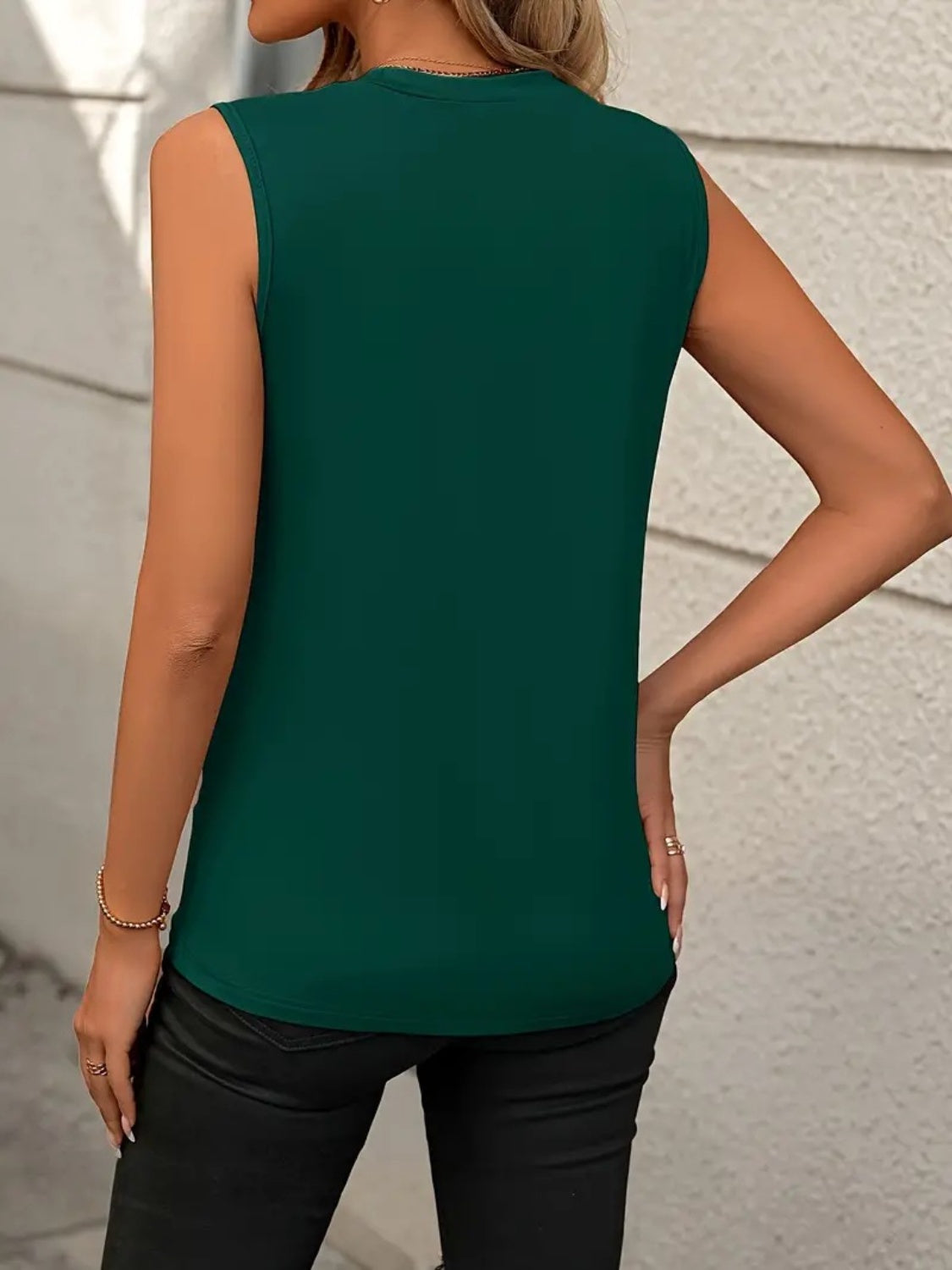 Ettie Round Neck Sleeveless Tank