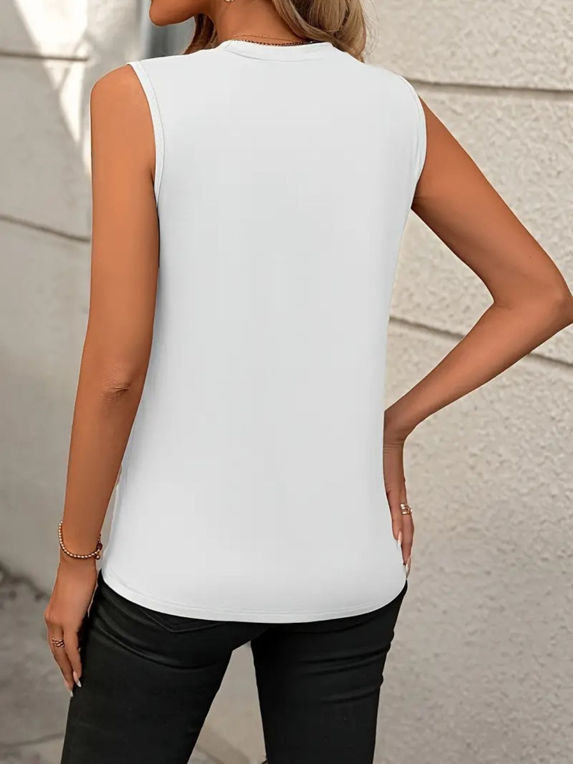 Ettie Round Neck Sleeveless Tank