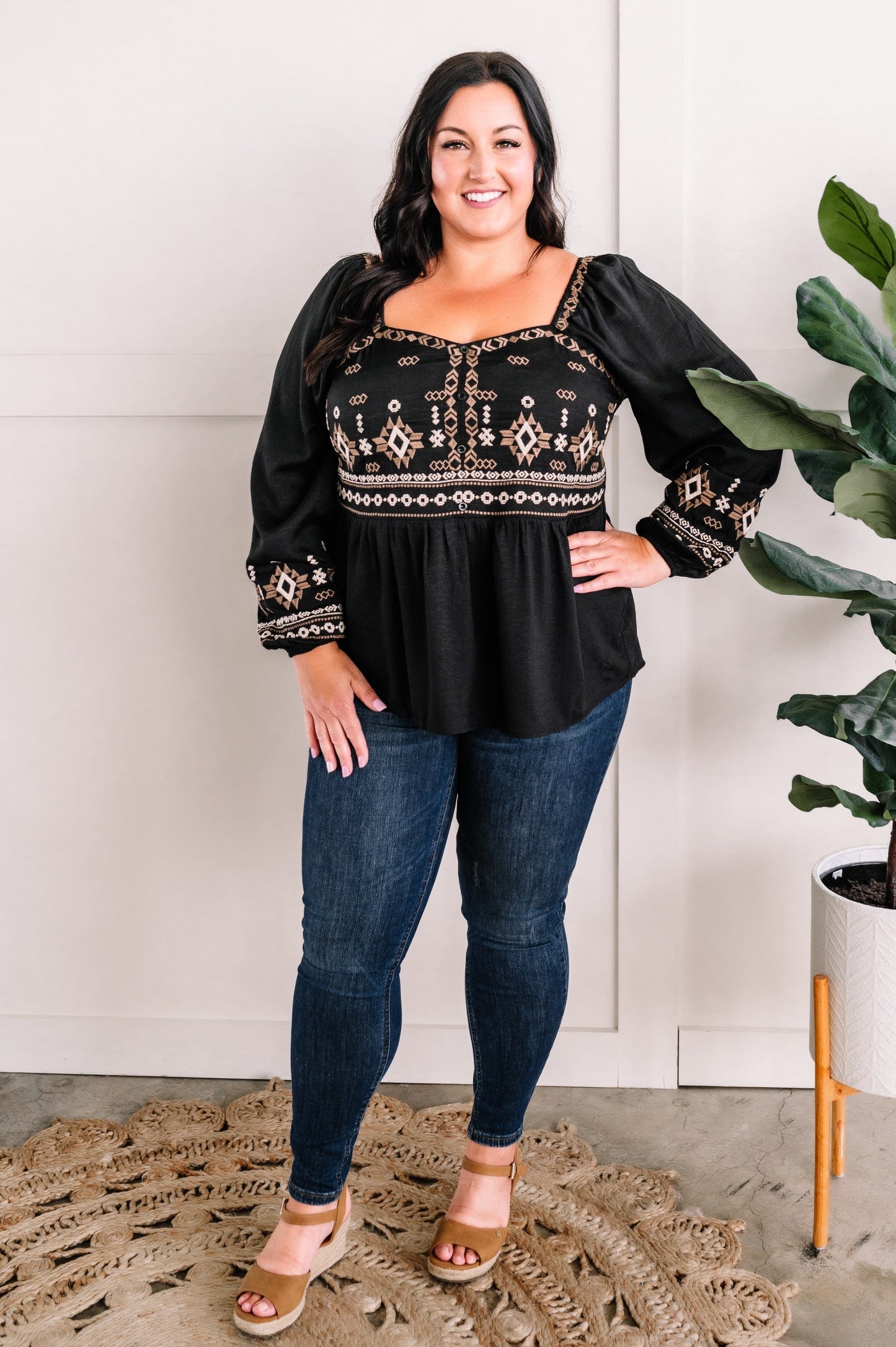 Savanna Jane Embroidered Sweetheart Top In Taupe & Black