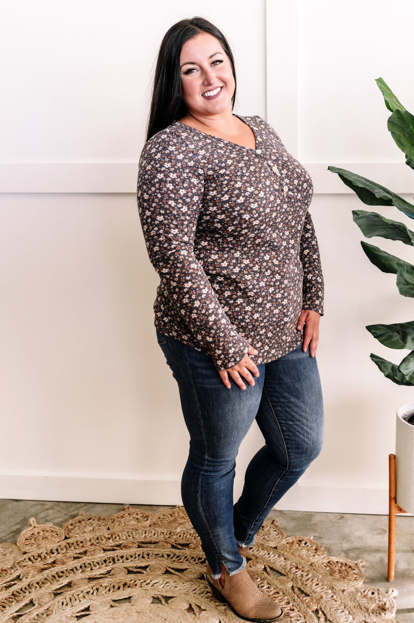 Button Front Floral Henley Top In Navy